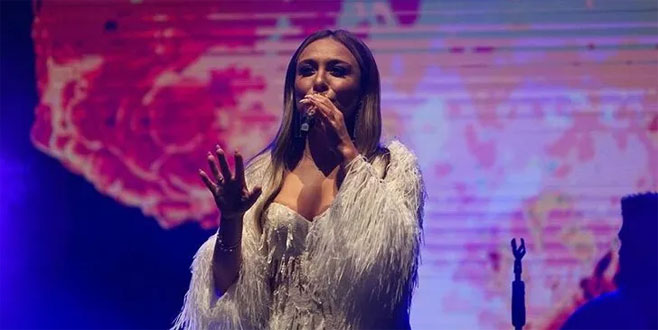 Ziynet Sali, sahnede evleneceği tarihi açıkladı Ziynet Sali, sahnede evleneceği tarihi açıkladı