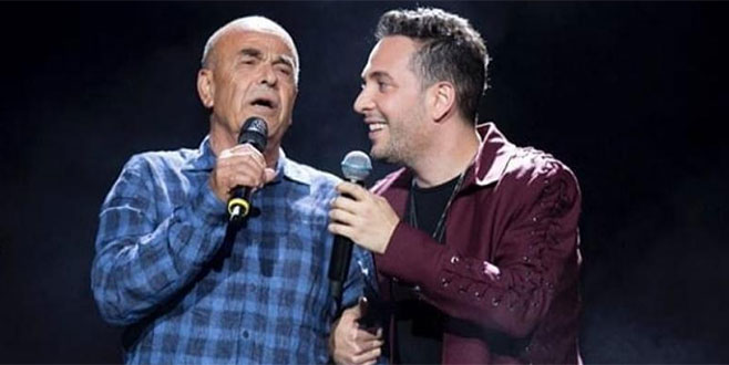 Babasıyla düet yaptı