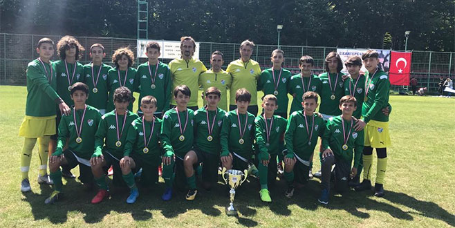 U-14 takımı şampiyon oldu