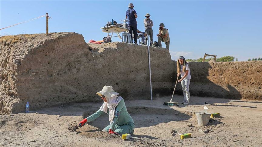 Van’da 5 bin yıl öncesine ait yapılar bulundu Van’da 5 bin yıl öncesine ait yapılar bulundu
