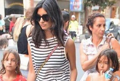 Kızlarıyla baş başa