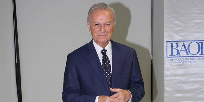 78 yaşında tiyatroya dönüyor