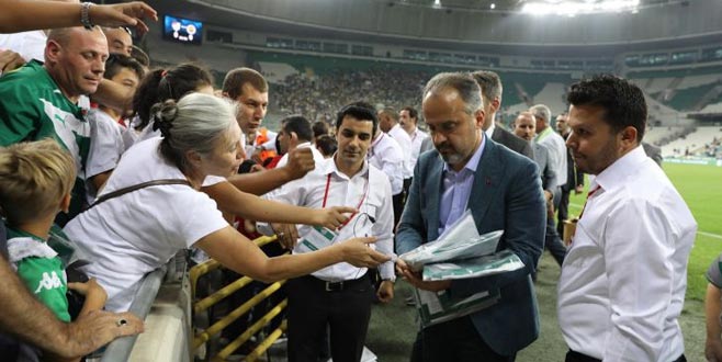 Başkan Aktaş’tan çocuklara Bursaspor forması