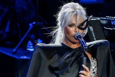 Ajda Pekkan İstanbul’da hayranlarıyla bir araya geldi