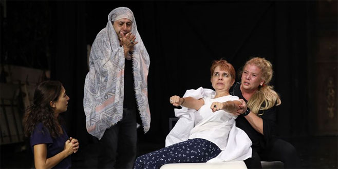 DT sahnelerinde orta oyunu tadında Gulyabani DT sahnelerinde orta oyunu tadında Gulyabani