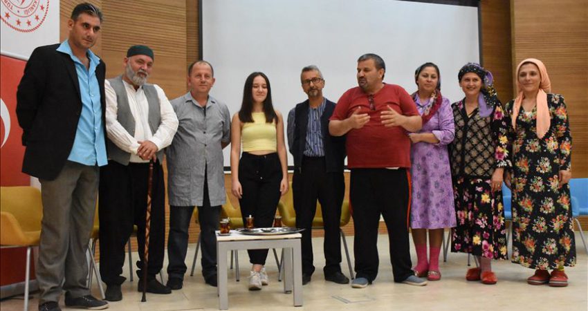 Zonguldak'ta, aralarında öğretmen, okul müdürü, doktor, hemşire ve memurların bulunduğu