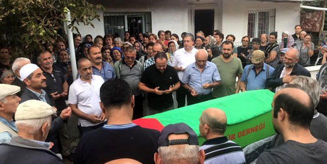 Ünlü oyuncunun babası son yolculuğuna uğurlandı!