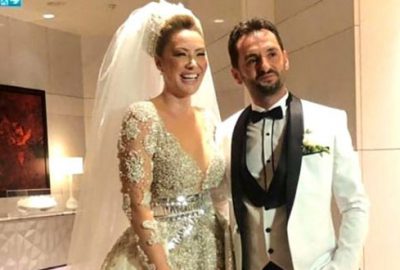 15 yıl sonra evlenen ünlü şarkıcıya kilolarca altın takıldı!