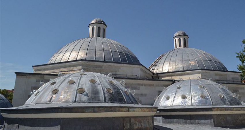 Kurşunları çalınan külliyenin kubbesi yenileniyor Kırklareli'nin Lüleburgaz ilçesinde, Sokullu Mehmet Paşa tarafından yaptırılan külliyenin çalınan