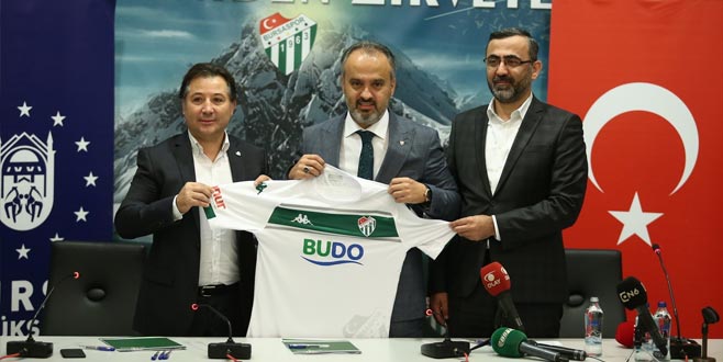 Forma göğüs sponsoru BUDO