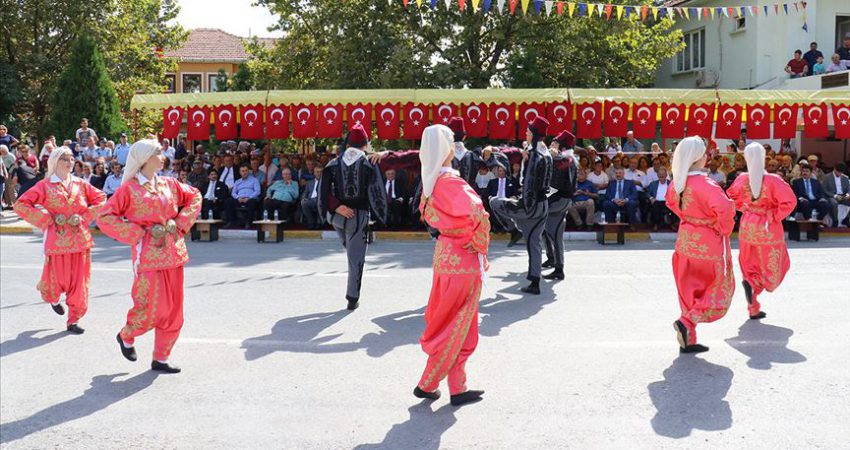 Trakya’nın asırlık eğlencesi ‘Pavli’ başladı Kırklareli'nin Pehlivanköy ilçesinde geleneksel olarak düzenlenen Pavli Panayırı, 110'uncu kez