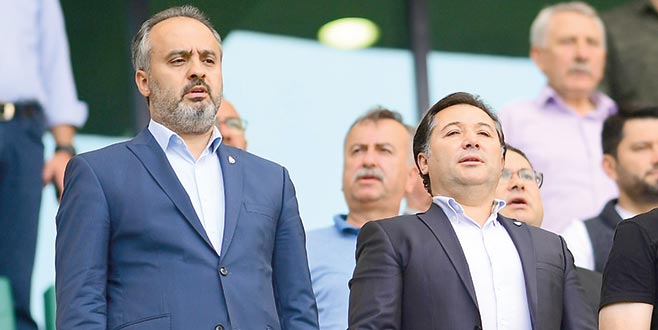 Başkanlar tribünde