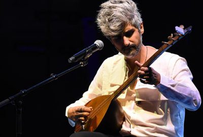 Hala ekmek arası  salça yiyorum 