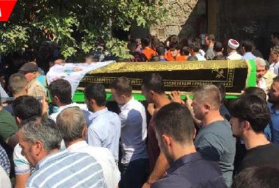 Traktörün altında kalan kadın toprağa verildi