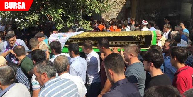 Traktörün altında kalan kadın toprağa verildi