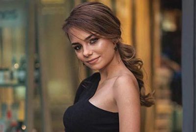 Çocuklar için kıyafetlerini bağışladı