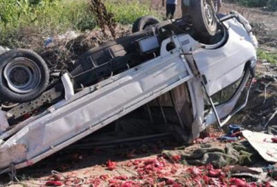 Kamyon ile kamyonet çarpıştı, biberler yola saçıldı