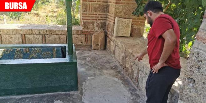 600 yıllık türbede definecilerin açtığı çukur kapatıldı 600 yıllık türbede definecilerin açtığı çukur kapatıldı