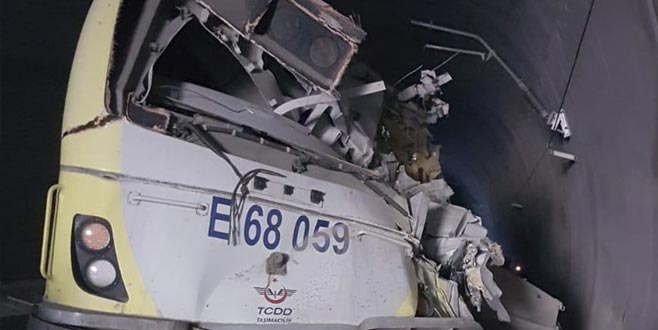 Bilecik’te kılavuz tren tünelde raydan çıktı: 2 ölü
