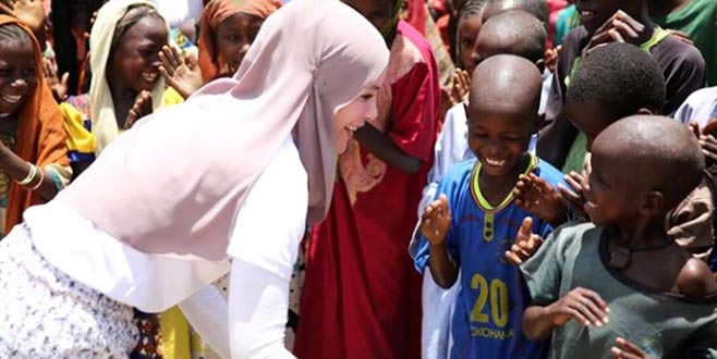 Kısa süre önce tesettüre girmişti! Moda dünyası onu konuşuyor