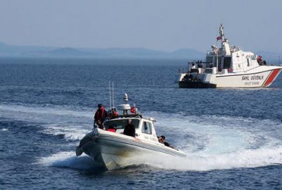 39 düzensiz göçmen batan bottan kurtarıldı