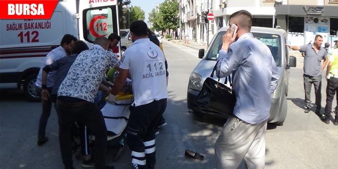 Kafa kafaya çarpıştılar: 2 yaralı