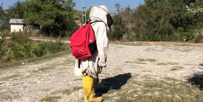 Kızını okula her gün böyle gönderiyor Kızını okula her gün böyle gönderiyor