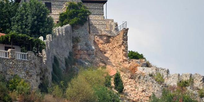 Lüks evdeki tadilat tarihi surları yıktı