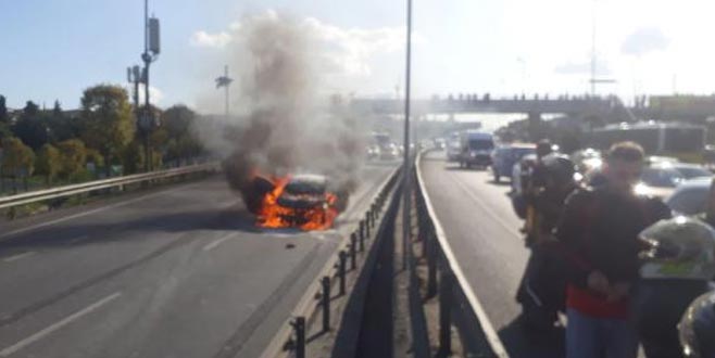 Haliç Köprüsü’nde otomobil yandı