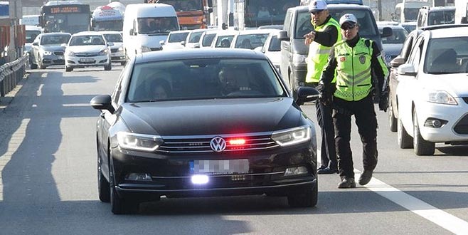 Kamu yöneticilerine çakar lamba yasağı Kamu yöneticilerine çakar lamba yasağı