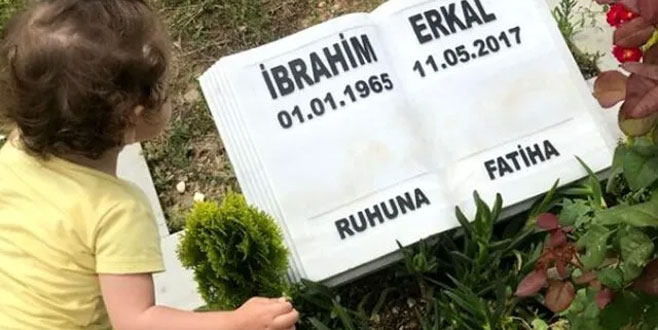 Mezar başındaki hali üzdü! ‘Baba kalk seni özledim’