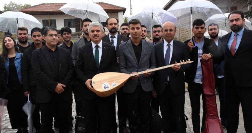 ‘Bozkırın tezenesi’nin ’emaneti’ gençlerde Ölümünün yedinci yılında anılan halk ozanı Neşet Ertaş'ın yaşattığı "Abdal"