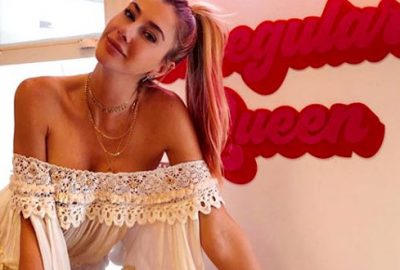 Şeyma, otelin balkonunda bornozuyla yarı çıplak poz verdi