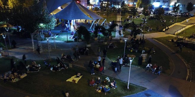 İstanbullular geceyi parklarda geçirdi