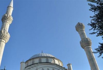 Depremde minaresi yıkılan cami mühürlendi