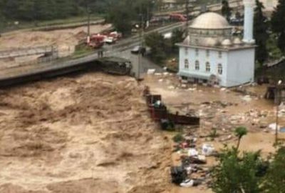 Sel vurdu… Dereler taştı, yollar kapandı