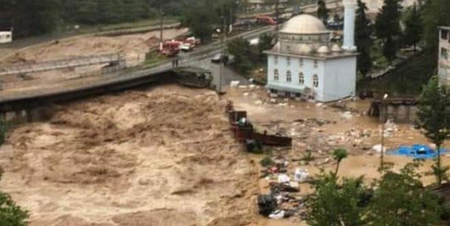 Sel vurdu… Dereler taştı, yollar kapandı