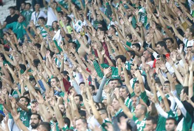 Taraftar görevini yaptı 