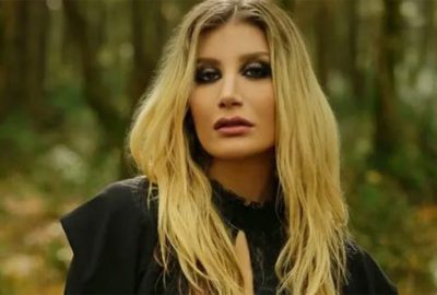 Annesiyle çekilen çocukluk fotoğrafını paylaştı!