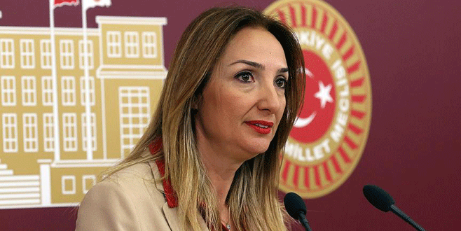 CHP Aylin Nazlıaka’yı affetti