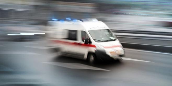 Otomobil viyadükten uçtu: 2 ölü