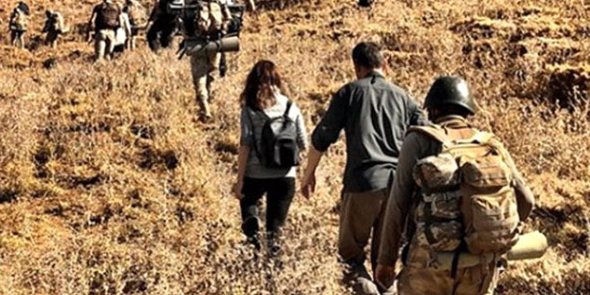 Güzel sunucu Mehmetçik’le birlikte operasyona katıldı