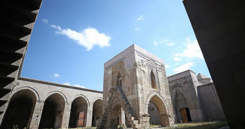 Sultanhanı Kervansarayı kültür sanat merkezi olacak Kayseri'nin Bünyan ilçesine 1232-1236 tarihleri arasında yaptırılan Sultanhanı Kervansarayı, kültür