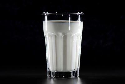‘Çocuklukta süt tüketimi metabolik sendromdan koruyor’