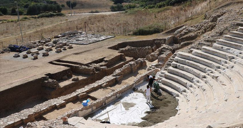 Parion’un bin 850 yıllık sahnesinde ‘bulmaca’ çözüldü Çanakkale'nin Biga ilçesi Kemer köyü yakınlarında yer alan önemli antik