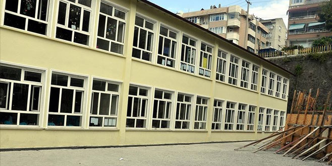 İstanbul Avcılar’da iki okulda eğitime ara