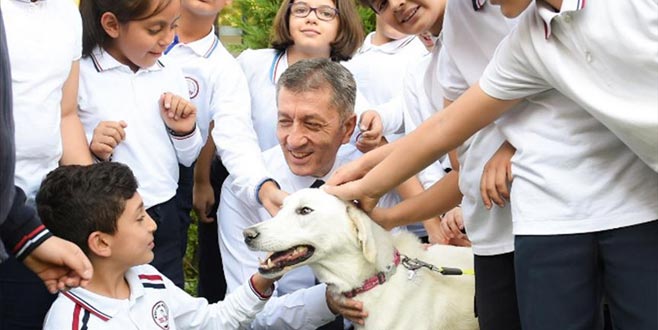 Bakan Selçuk’tan ‘Pergel’li paylaşım Bakan Selçuk’tan ‘Pergel’li paylaşım