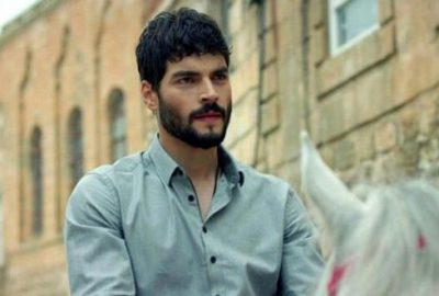 Hercai’nin Miran’ı, annesiyle şaşırttı! Oğlu gibi ünlüymüş