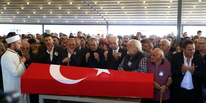 Cenazede skandal! Usta oyuncunun parasını çaldılar!