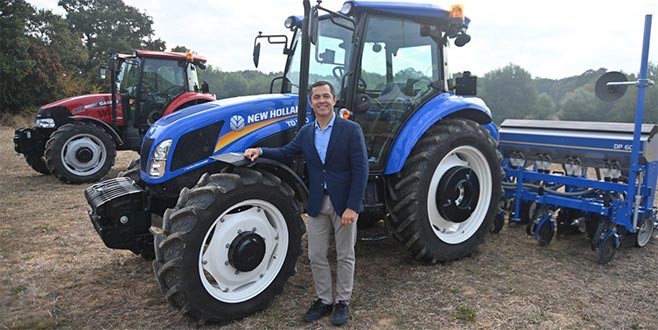 Otomatik dümenleme sistemli yerli traktör